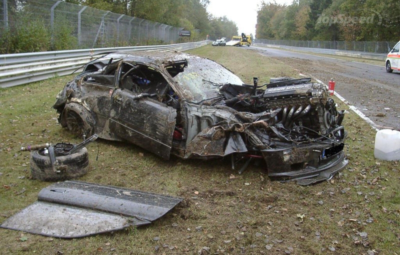 car_crashes_bmw_e36_m3_at_nordschleife_01.jpg