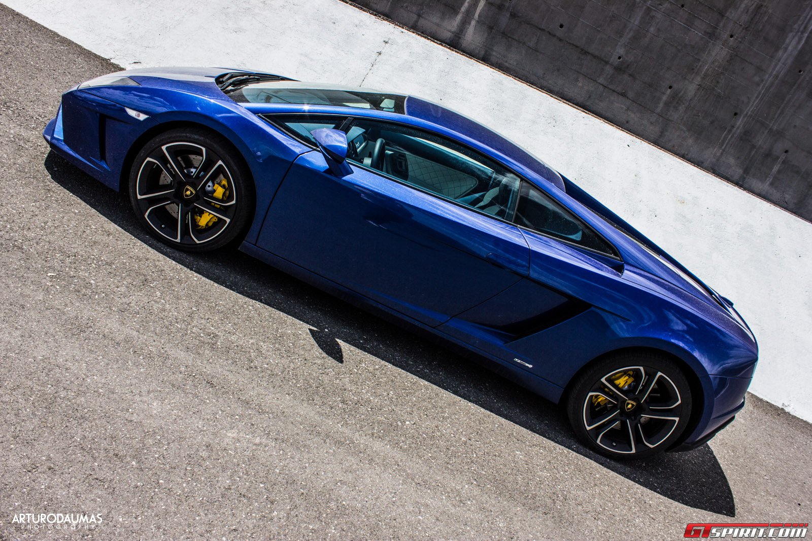 Синяя Lamborghini Gallardo