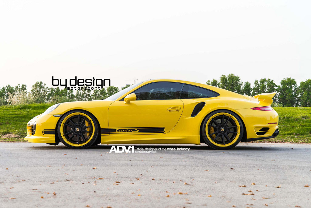 Жёлтый Porsche 911 Turbo S