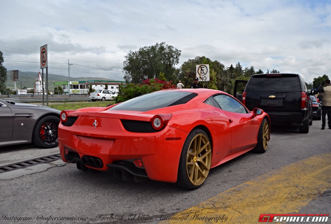 Фото | Ferrari 458, вид сзади