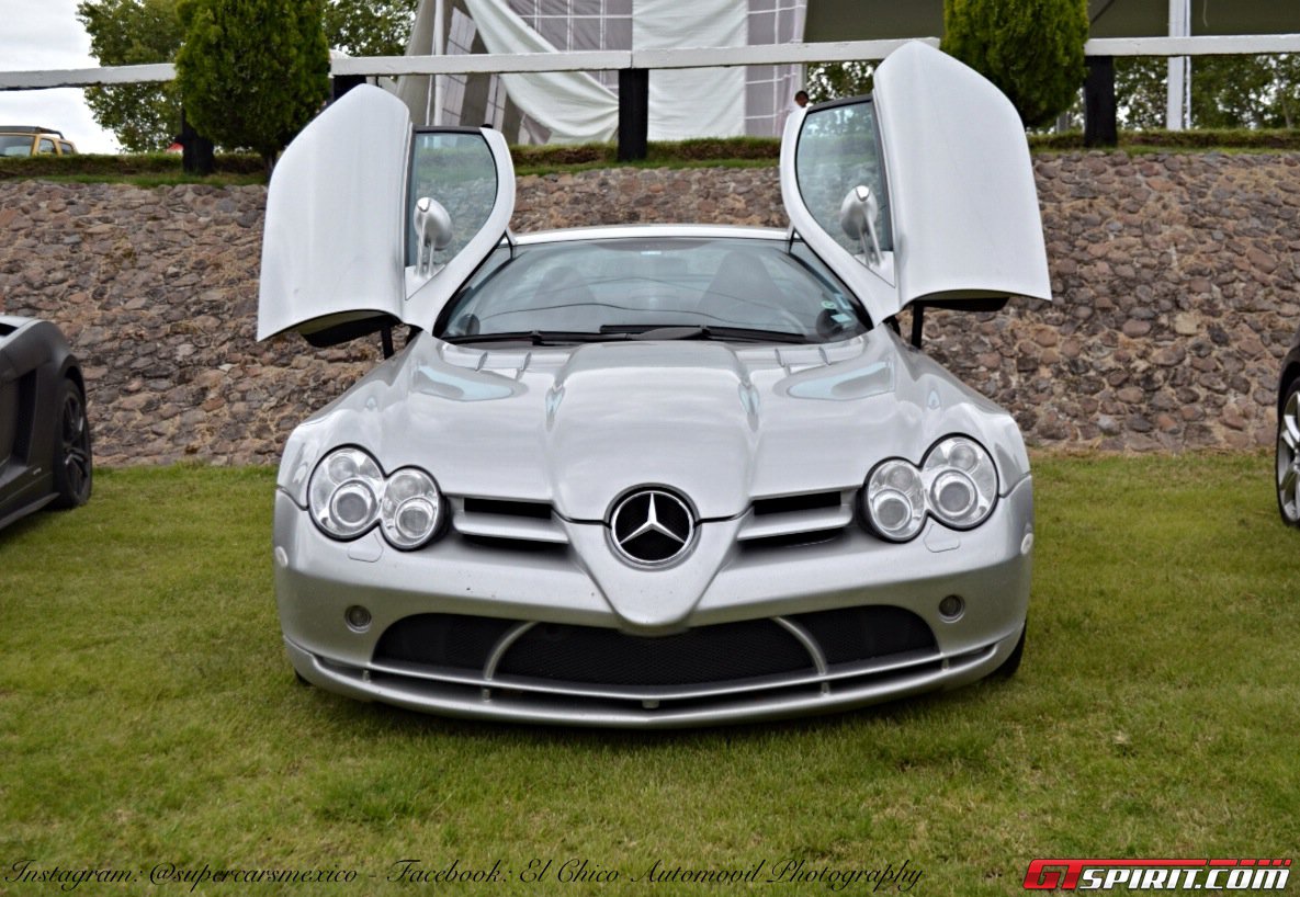 Фото | Mercedes SLR с открытыми дверями