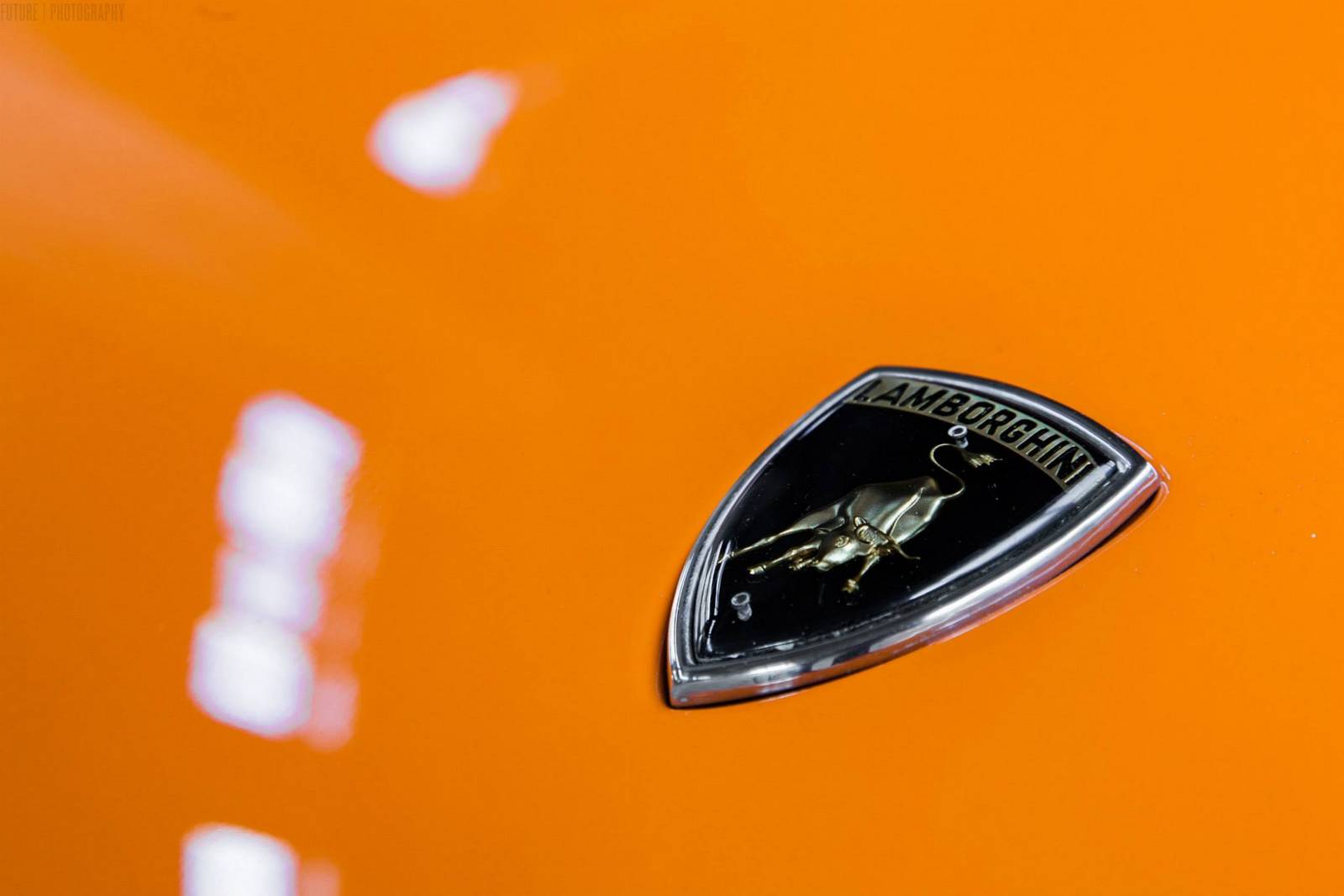 Оранжевая Lamborghini Miura S