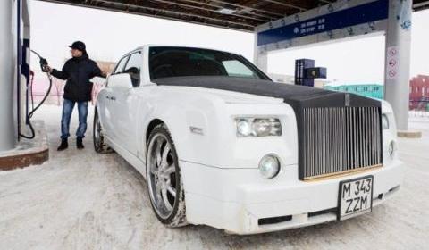 Nope it is not a typing mistake this RollsRoyce Phantom is based on a 