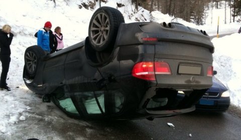 The BMW X5M slid away crashed against the guardrail and flipped upside down