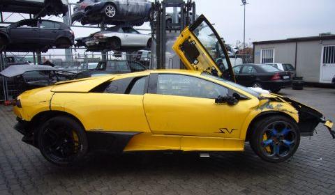 Pictures of a third crashed Lamborghini Murci lago LP 6704 SV have reached