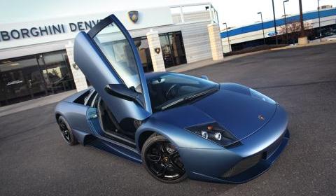 This time our choice goes to a matte blue Lamborghini Murci lago LP640 shown
