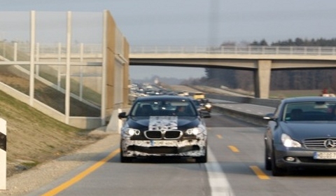 A member of M5boardcom has spotted the upcoming BMW F10 M5 on the Autobahn 