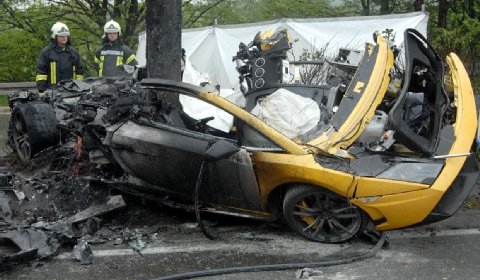 car_crash_two_dead_during_gallardo_demo.jpg
