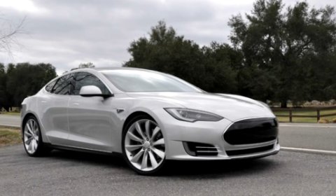 Video: Tesla Model S Alpha Road Testing - GTSPIRIT.