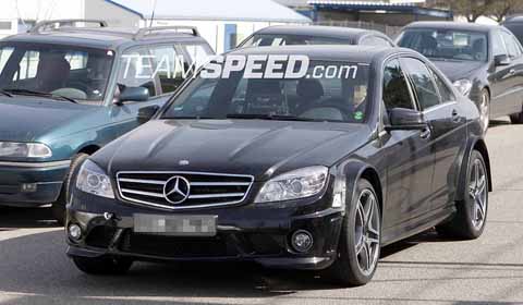 The spies at Teamspeed showed a new set of spy shots of the upcoming C63 AMG