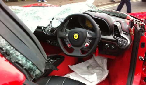 car_crash_ferrari_458_italia_loses_roof_in_the_uk_02.jpg