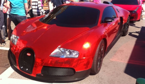 spotted_bugatti_veyron_red_chrome_wrap_in_st_tropez.jpg