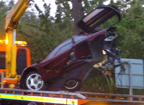 car_crash_rowan_atkinsons_mclaren_f1_02.jpg