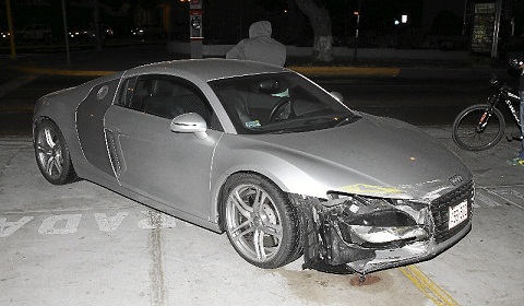 Paolo Guerrero Crashes Audi R8 Peruvian footballer Jos Paolo Guerrero 
