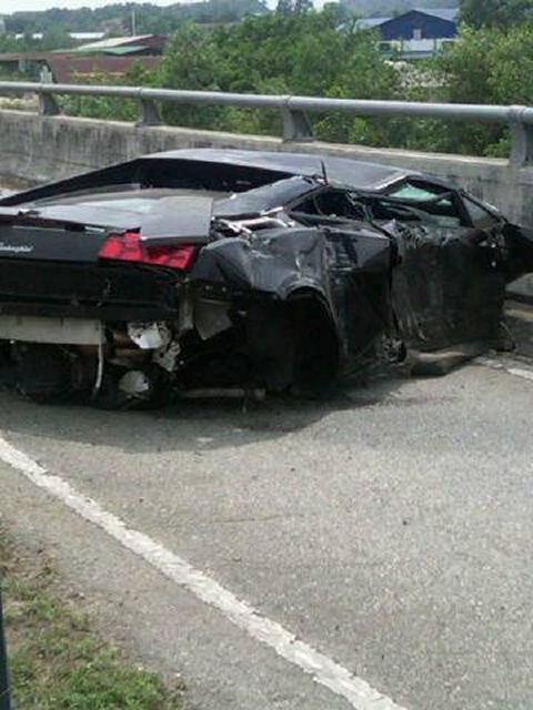 Car Crash Lamborghini Gallardo LP5604 Wrecked in Subang Malaysia 02