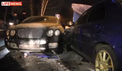 19Year Old Wrecks Bentley Continental GT in Russia