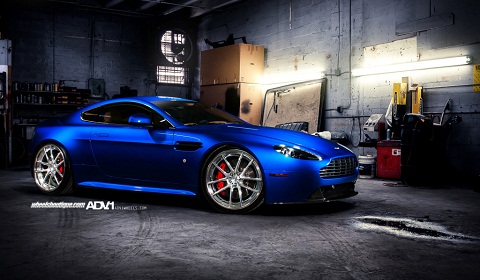 Aston Martin on Aston Martin V8 Vantage S On Adv 1 Wheels