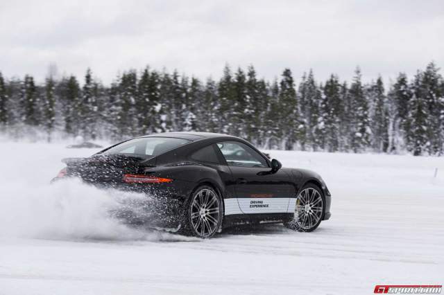 Porsche 911 Turbo Snow Drift