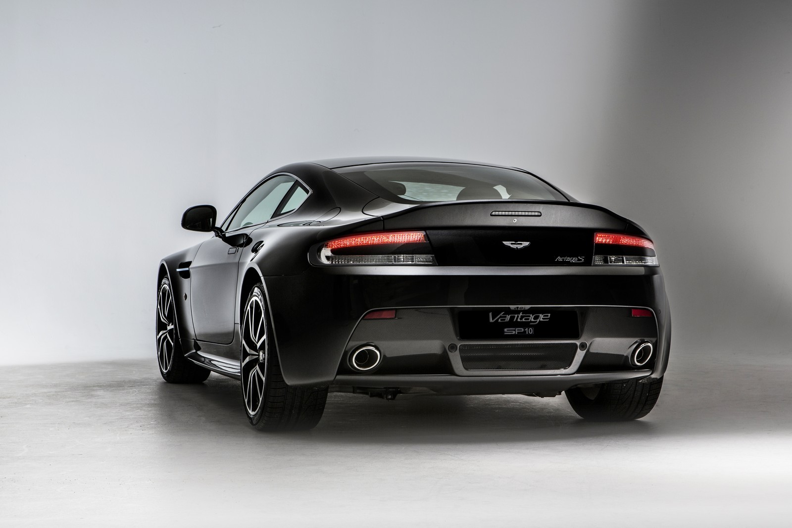 Aston Martin SP10