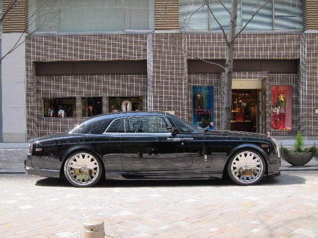 Awesome Gathering of Tuned Rolls-Royce Phantom's in Japan